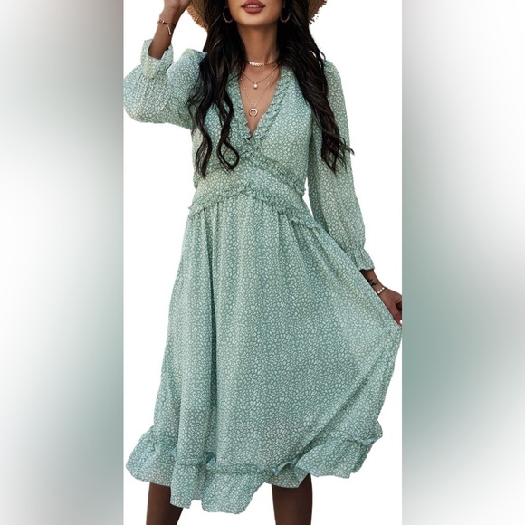 CDM Dresses & Skirts - Midi dress C+D+M green white Medium New